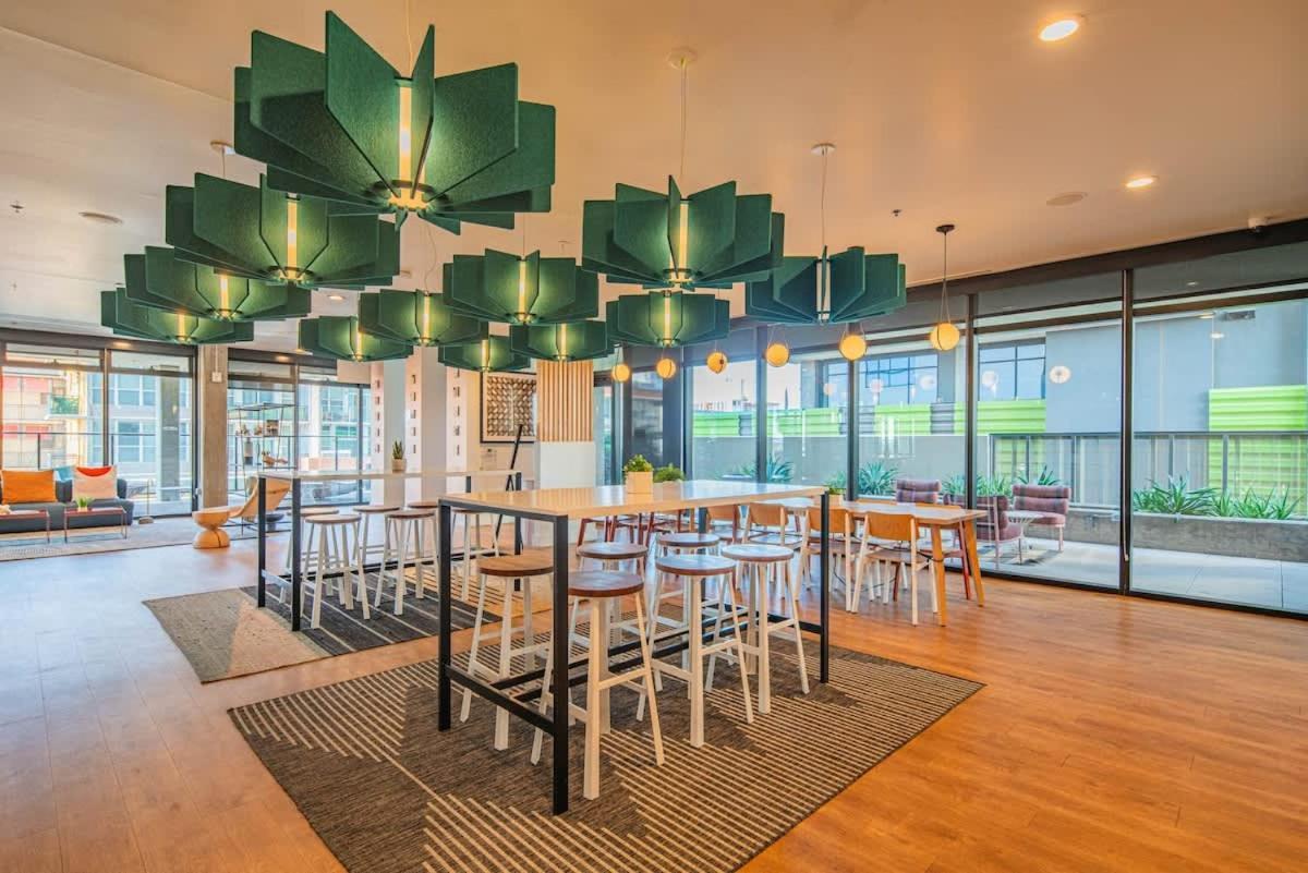 凤凰城Detailed 2Bd, Highrise Dt, Pool, Gym, Parking, Sleeps 8公寓 外观 照片